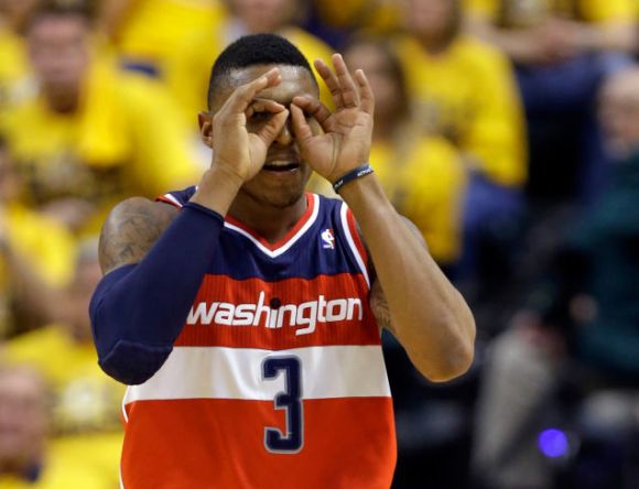 Bradley Beal Pitches a Fit after Fouling Out