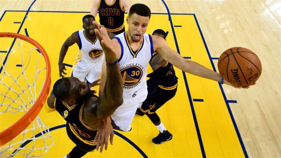 Golden State Torches Cavs in Fourth Quarter; Take 2-0 Finals Lead