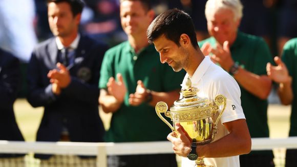Djokovic Smashes Anderson to Win Another Wimbledon
