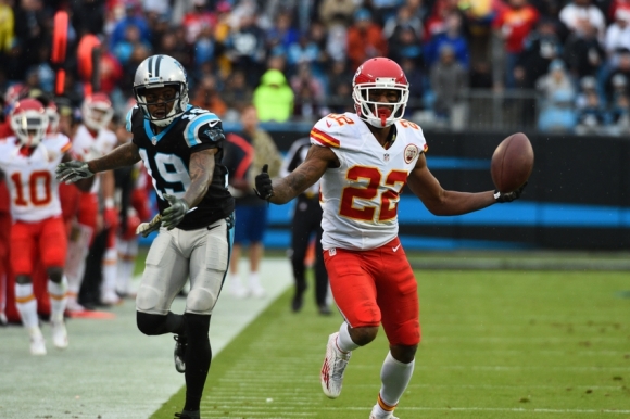 Marcus Peters Shows Off Ridiculous Ball Skills