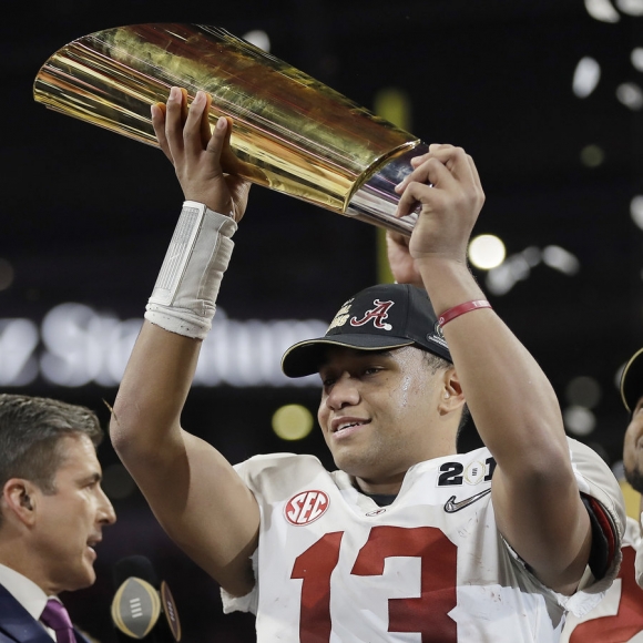 CFP Wild Card Alabama OTs Georgia, Hoists the Hardware
