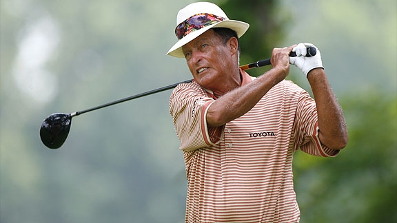 Chi-Chi Rodriguez Puts One Right in the Cup