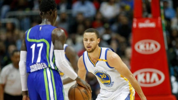 Howard and Schröder Argue; Curry Takes Advantage