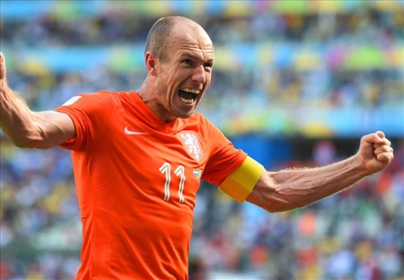Dive-By Shooting: Arjen Robben Felled by Sniper at Training, No One Notices