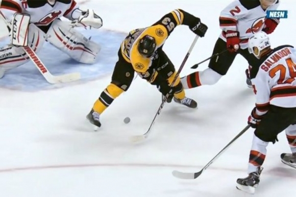 Bruins' Griffith Goes Globetrotter with Gaudy Goal