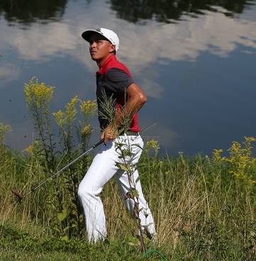 Rickie Fowler Does what He Does Best: Gets Close