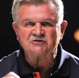 Mike Ditka, capless and loving it.