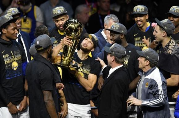 Dubs Crush Cavs as Expected, Win 3rd Title in 4 Years