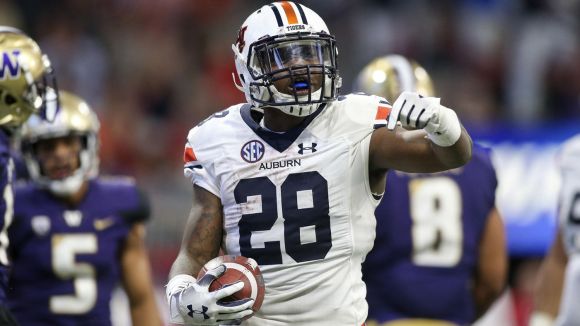 Auburn Edges Huskies in the Season's First CFP Shakedown