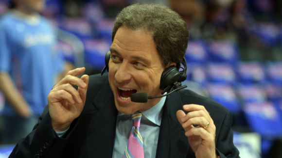 Kevin Harlan Calls Basketball Game Despite Tragic Courtside Beer Spill