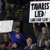 Isles Handle Tavares' Return in Their Own 6-1 Way