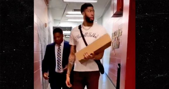 Anthony Davis Wears His Favorite Looney Tunes T-Shirt for Final Game with Pelicans