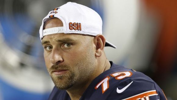 Veteran OL Kyle Long Provides Valuable Leadership for Bears' Rookie During Practice