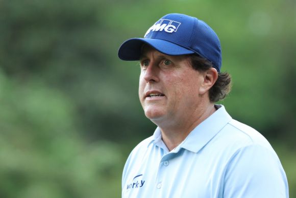 Phil Mickelson Escapes a Burning Hotel to Play Final Round at Medinah
