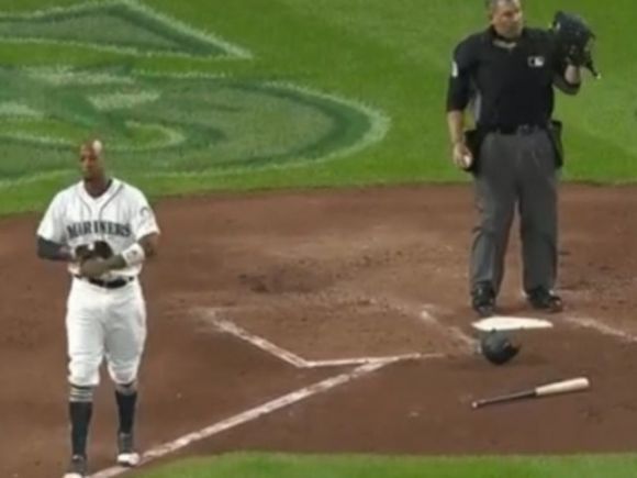 Seattle's Keon Broxton Gets Ejected for Batting Glove Malfeasance