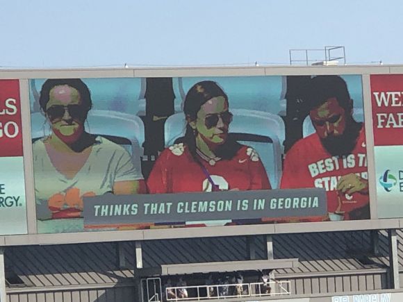 This Week in College Football Trolling: The Tar Heels' Apology Edition