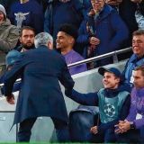 Mourinho Credits Ball Boy as Spurs Reach Champions' Bracket