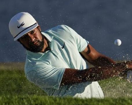 Steady Finau Comes Outta Nowhere to Claim Northern Trust Title
