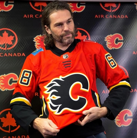 Timeless Jágr Signs with Calgary