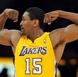Losing Lakers Mull Metta's Return 