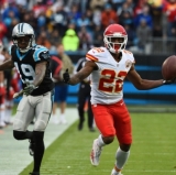 Marcus Peters Shows Off Ridiculous Ball Skills