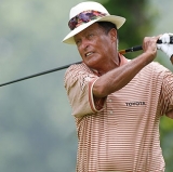 Chi-Chi Rodriguez Puts One Right in the Cup