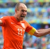 Dive-By Shooting: Arjen Robben Felled by Sniper at Training, No One Notices
