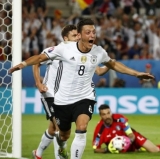 Dude can beat defenders but not goalposts. Sheesh.