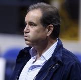 Jim Nantz Burns Hand on Hot Mic