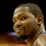 Kevin Durant Diligently Monitors His Twitter Account