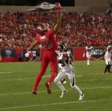 Mike Evans Makes Silly One-Handed Grab